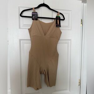 Maidenform FIRM CONTROL SLEEK SMOOTHING WEAR-YOUR-OWN-BRA SINGLET